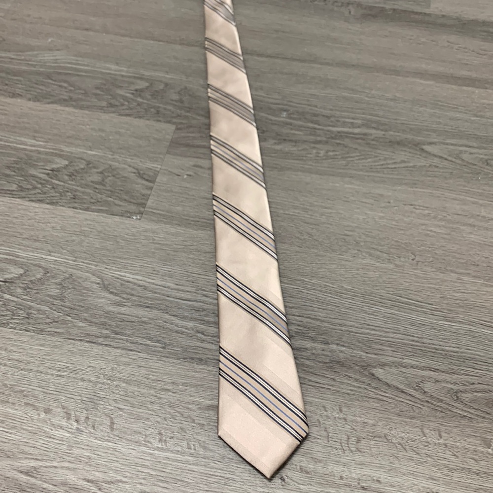 DKNY silk tie